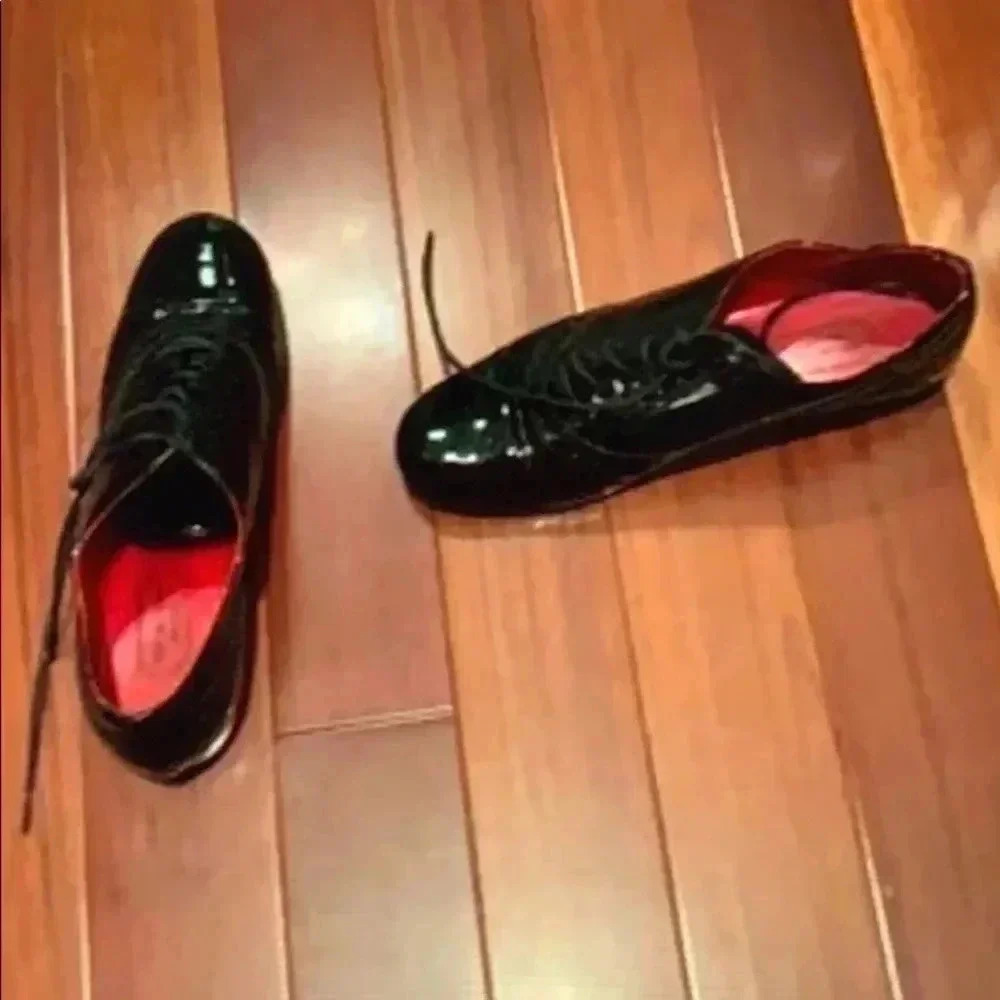 Patent leather shoes